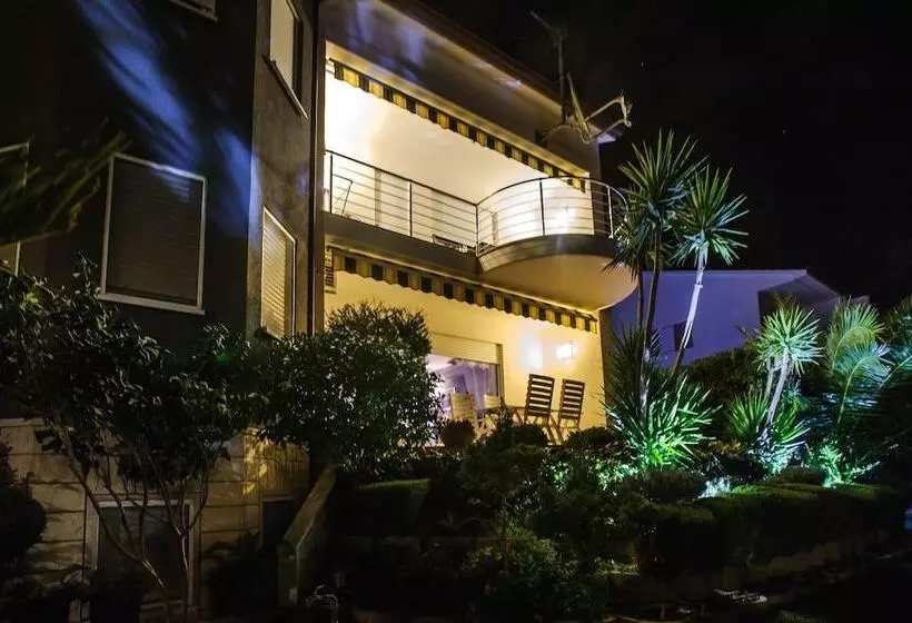 Apartment And Rooms Ana