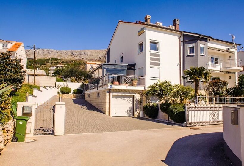 Apartment And Rooms Ana