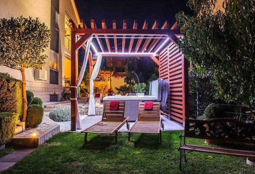 Apartment And Rooms Ana