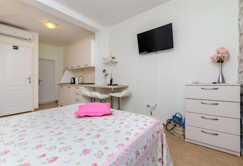 Apartments Djurdjica