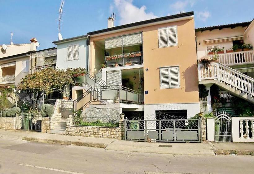 Apartments Lučo Near The Beach And City Center