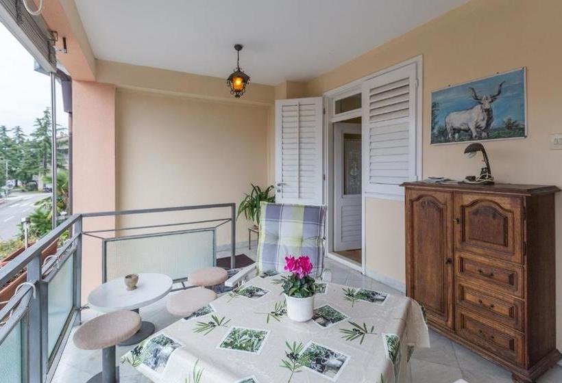 Apartments Lučo Near The Beach And City Center