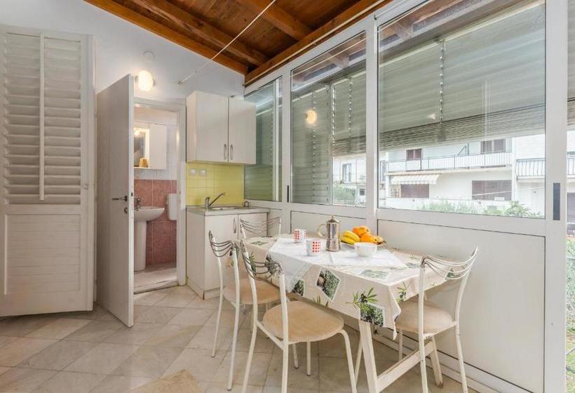 Apartments Lučo Near The Beach And City Center