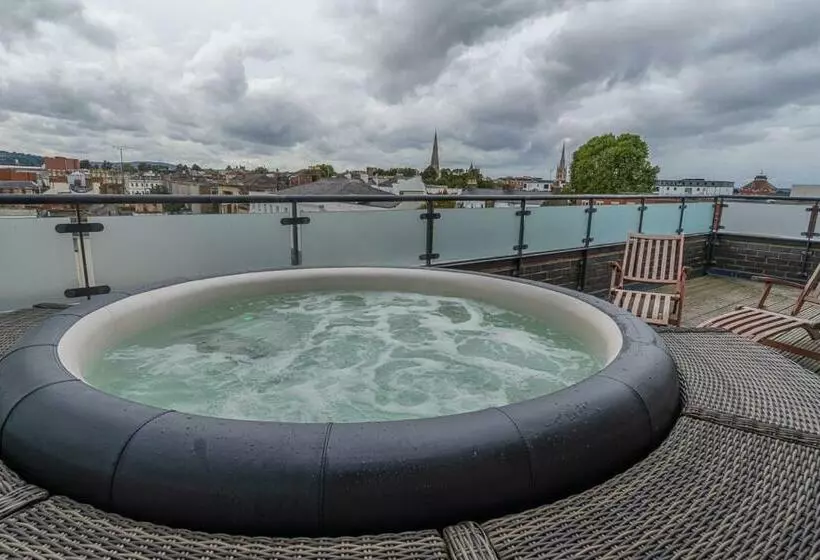 Central Penthouse With Hot Tub & Views 23