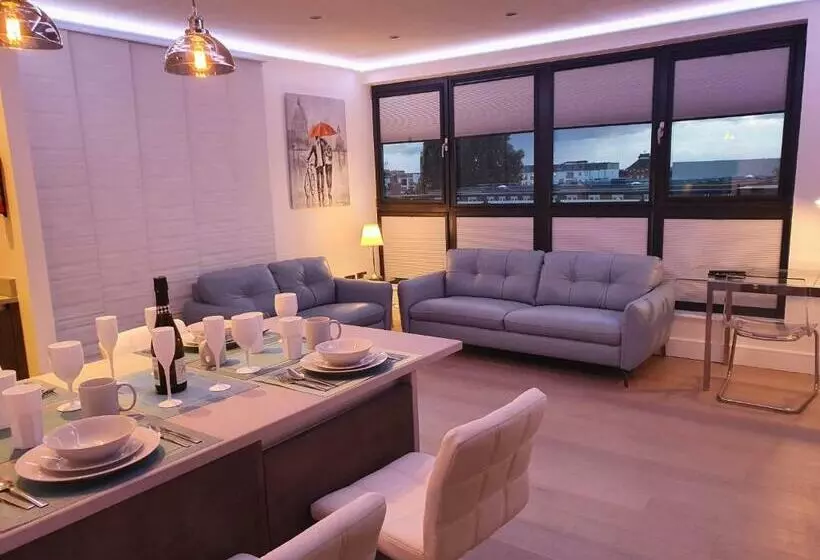 Central Penthouse With Hot Tub & Views 23