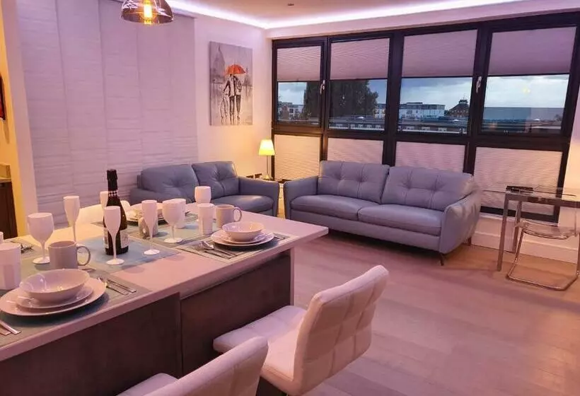 Central Penthouse With Hot Tub & Views 23