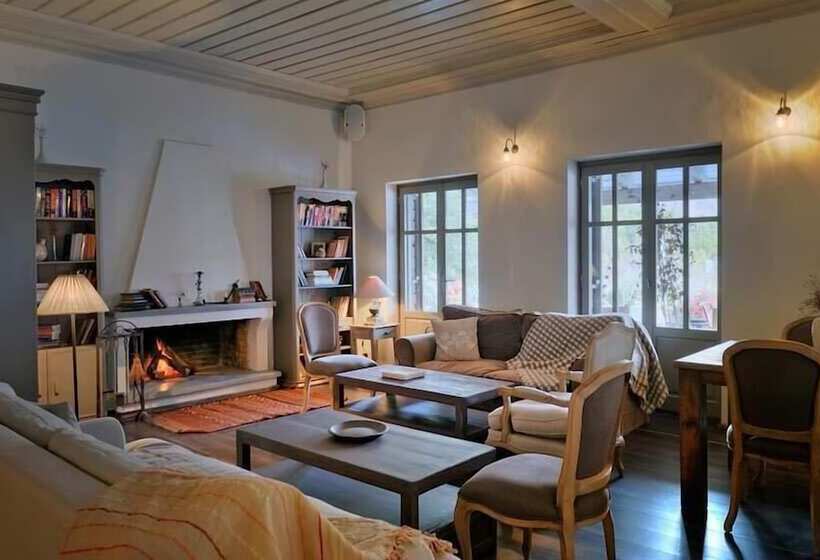 בית מלון כפרי Avragonio