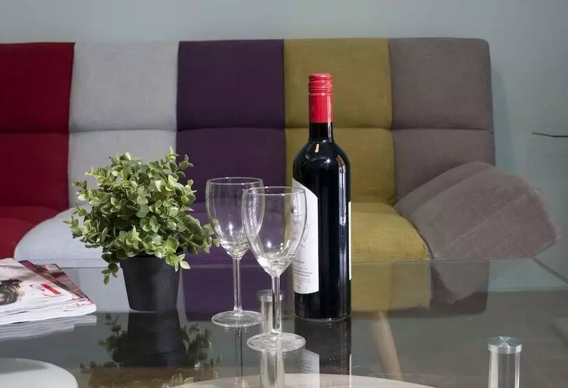 Patision, A Modern & Comfortable Apartment