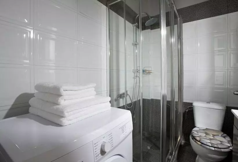 Patision, A Modern & Comfortable Apartment