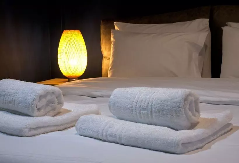 Patision, A Modern & Comfortable Apartment