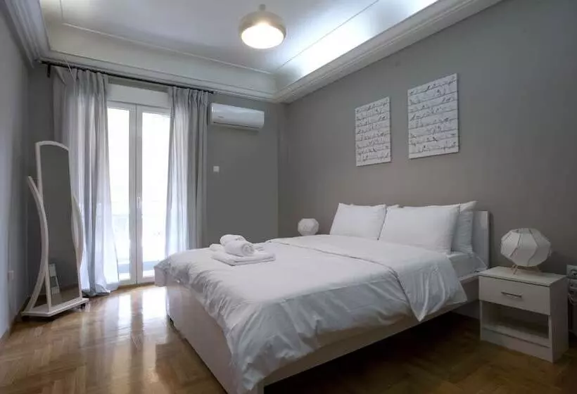 Patision, A Modern & Comfortable Apartment