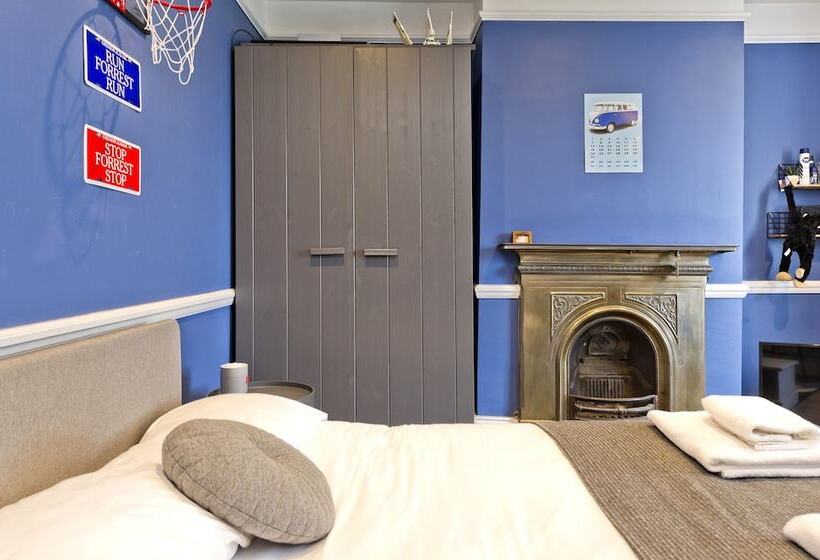 Stylish Family Home By Twickenham Stadium By Underthedoormat