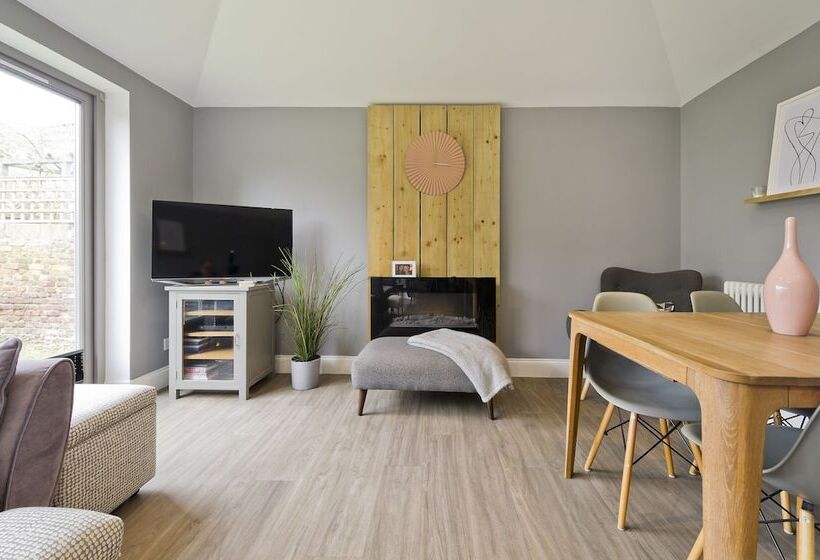 Stylish Family Home By Twickenham Stadium By Underthedoormat