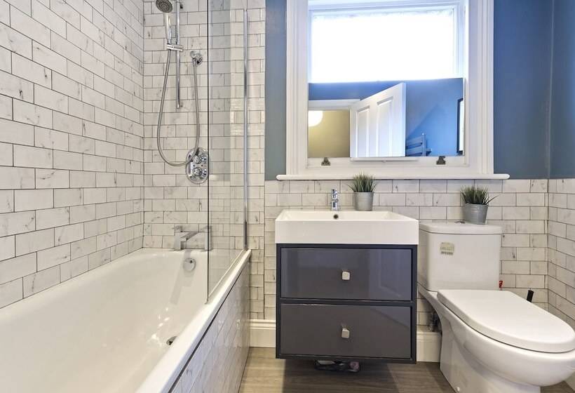 Stylish Family Home By Twickenham Stadium By Underthedoormat