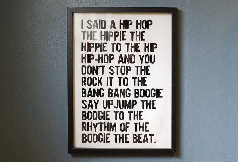 Stylish Family Home By Twickenham Stadium By Underthedoormat