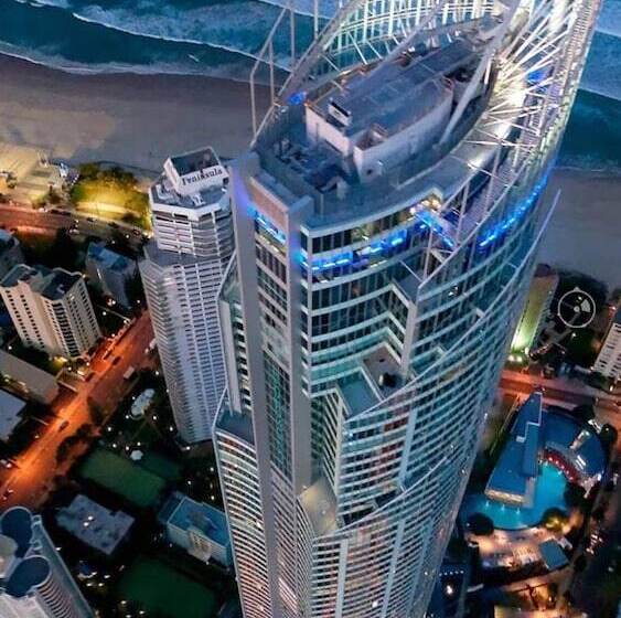 Upmarket Apartment At Beach