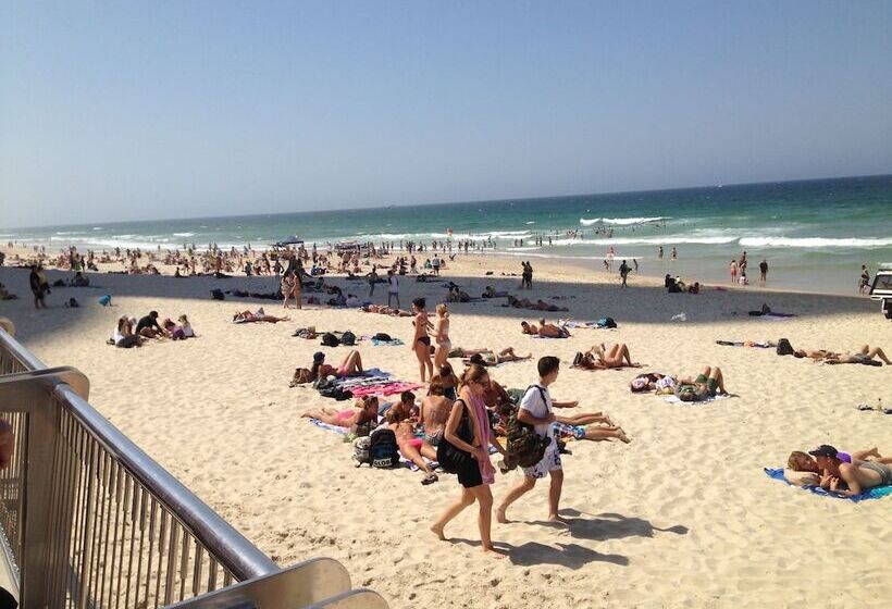 Upmarket Apartment At Beach