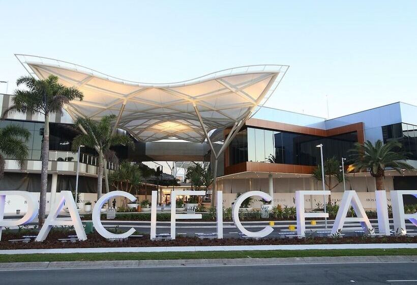 Upmarket Apartment At Beach