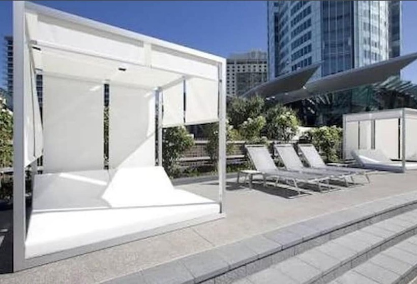 Upmarket Apartment At Beach