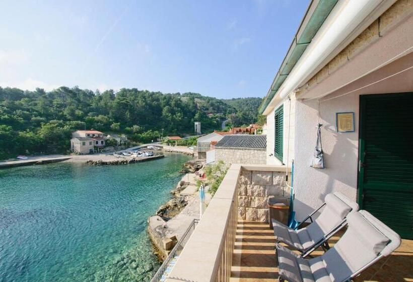 Apartment By The Sea