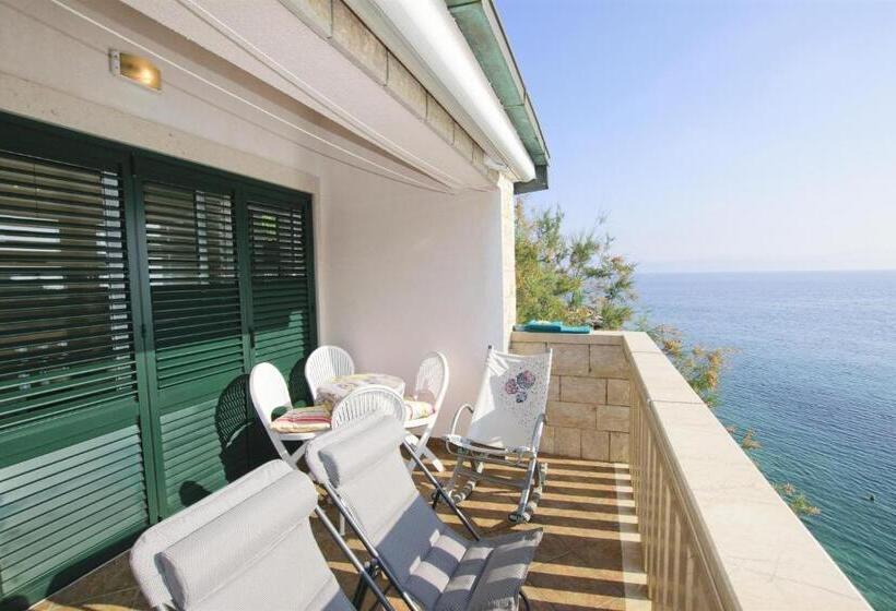 Apartment By The Sea