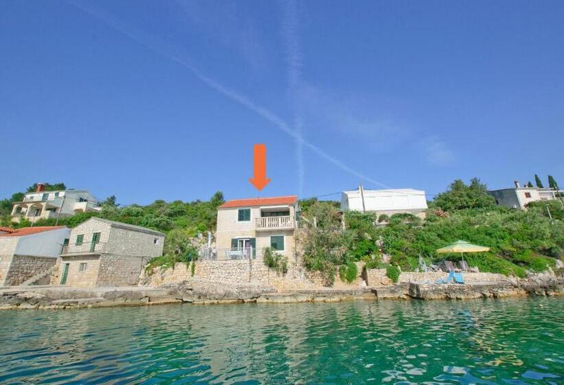 Apartment By The Sea