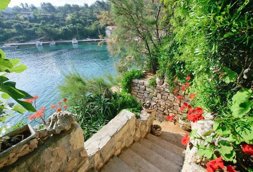 Apartment By The Sea