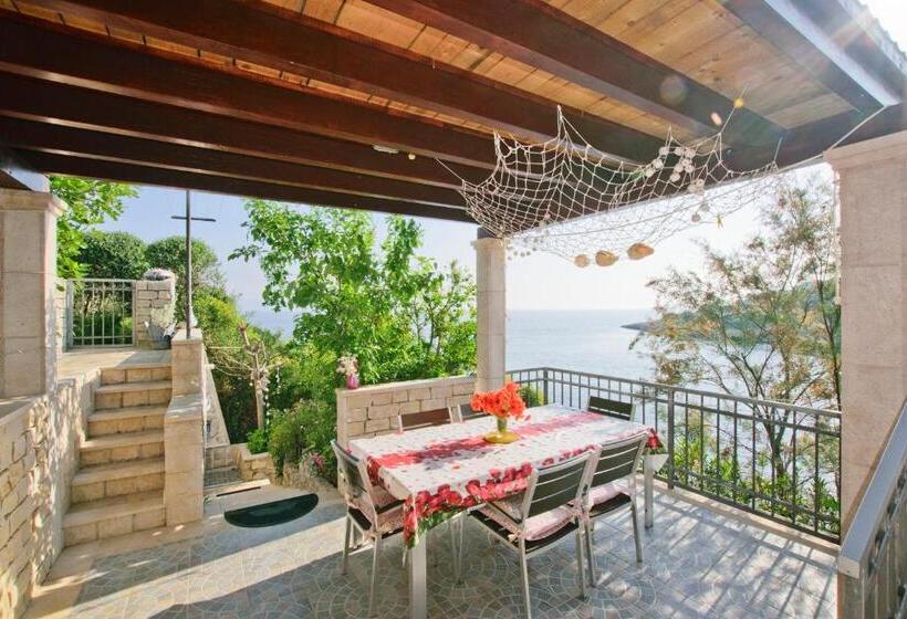 Apartment By The Sea