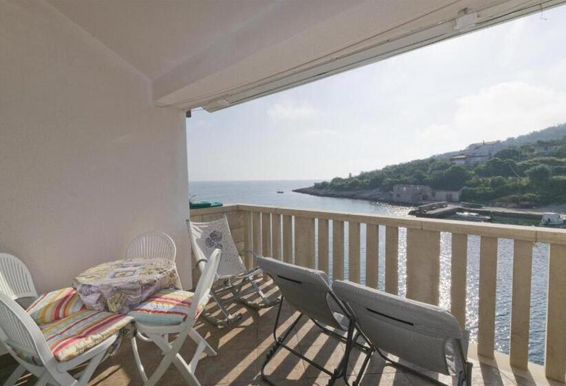 Apartment By The Sea