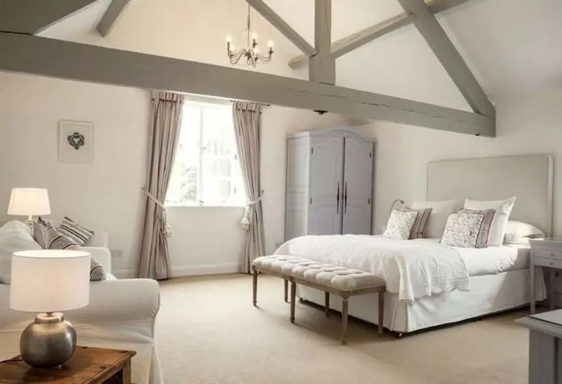 Elliotts Barns