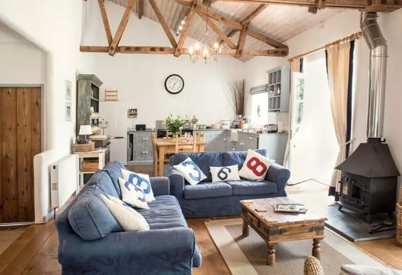 Elliotts Barns