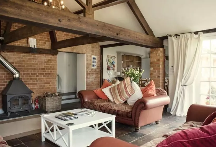 Elliotts Barns