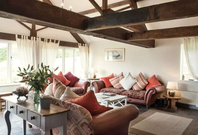 Elliotts Barns