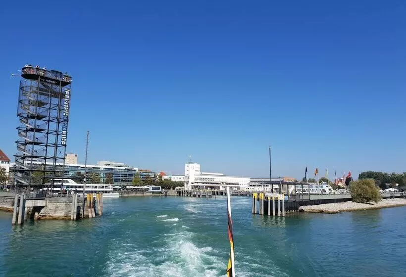 Lakeside Smoker Apartment Fdh