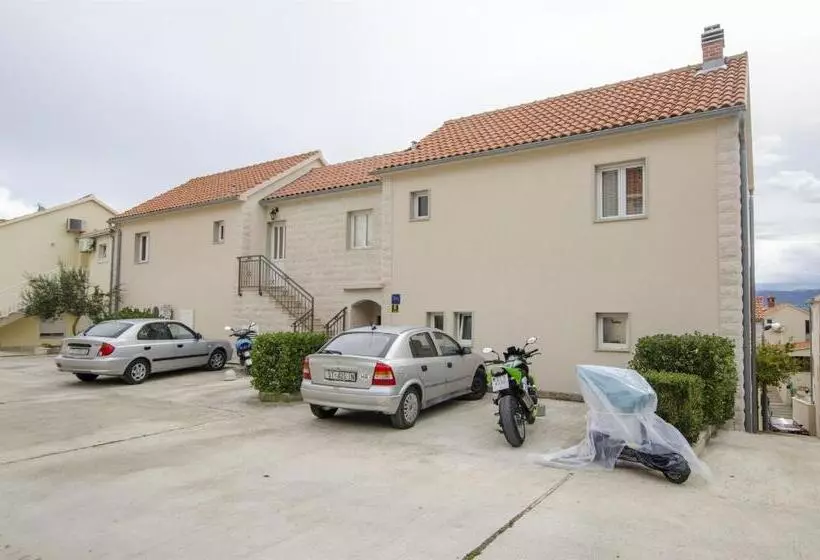 Apartments Karlo
