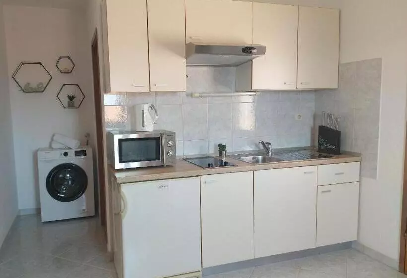 Apartments Karlo