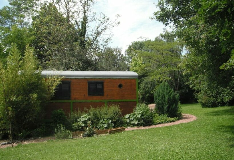 호텔 La Roulotte De L Albizia