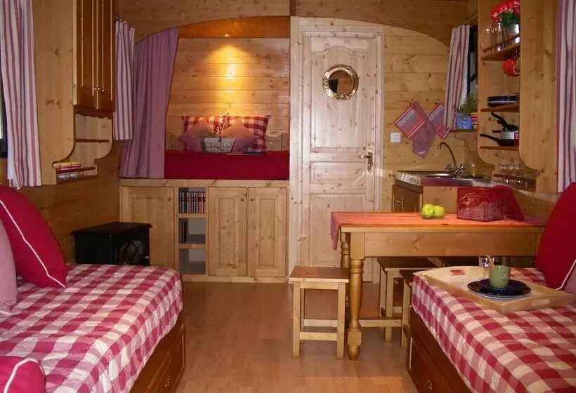 ホテル La Roulotte De L Albizia