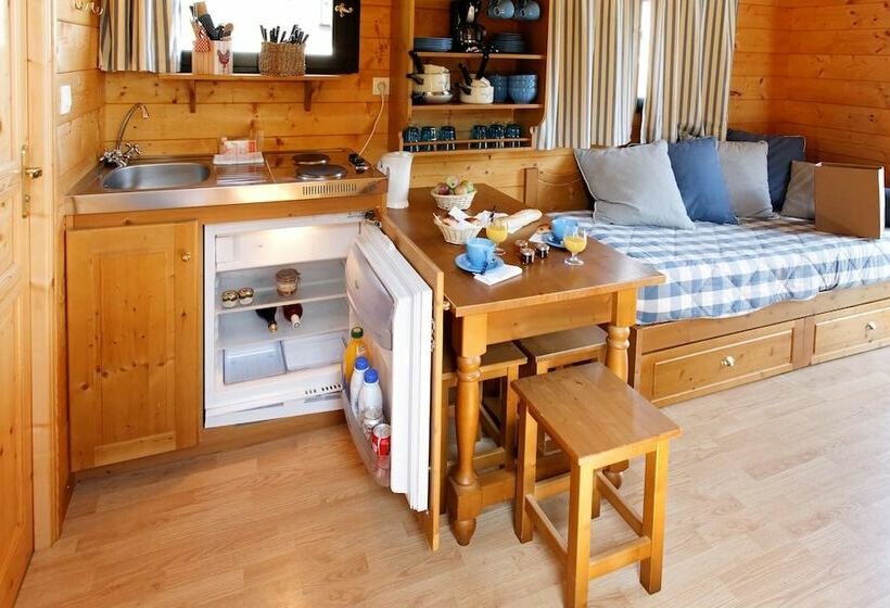 호텔 La Roulotte De L Albizia