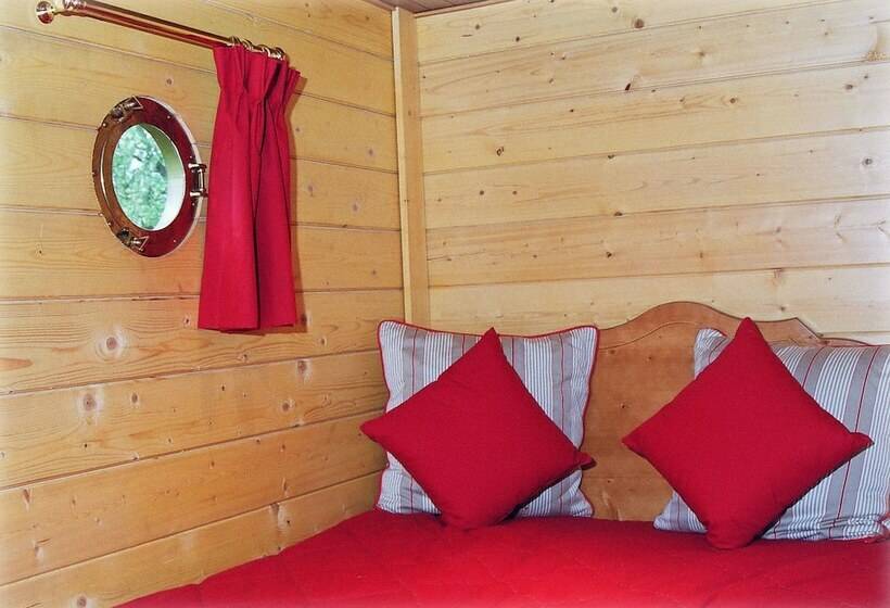 호텔 La Roulotte De L Albizia