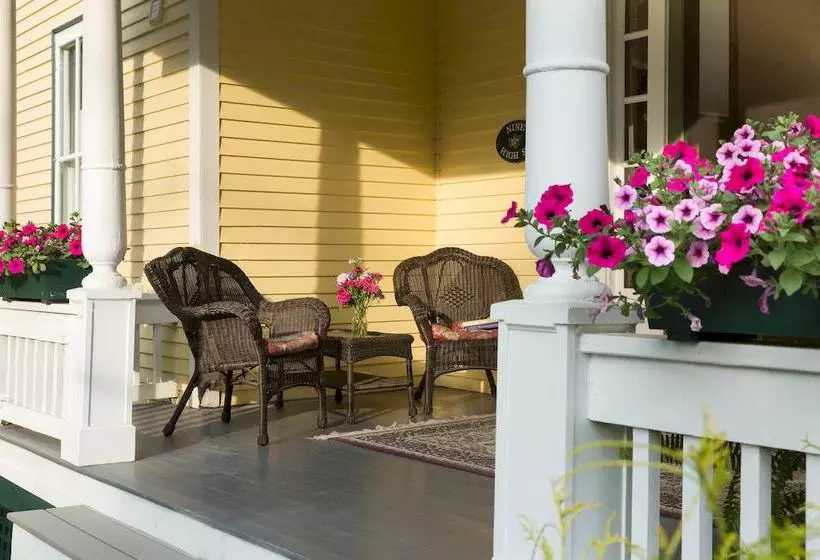 Отель Hawthorn Inn