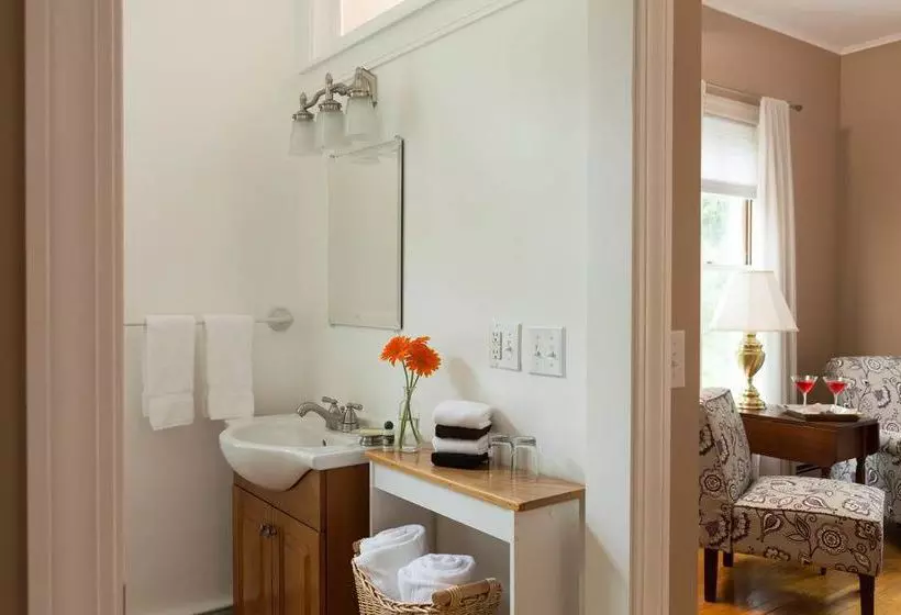 Отель Hawthorn Inn