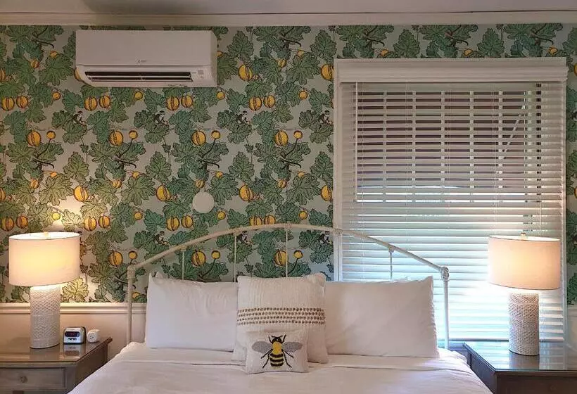 هتل Hearthside Inn
