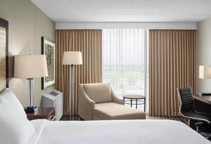 هتل Hilton Kansas City Airport