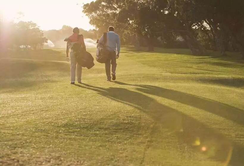 هتل Hilton Kansas City Airport