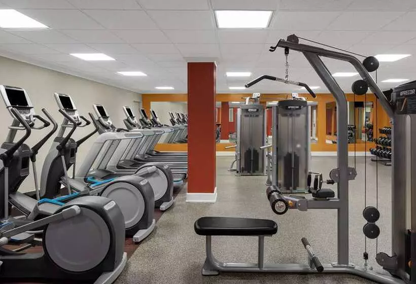 هتل Hilton Kansas City Airport