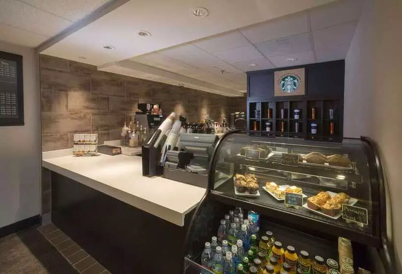 هتل Hilton Kansas City Airport