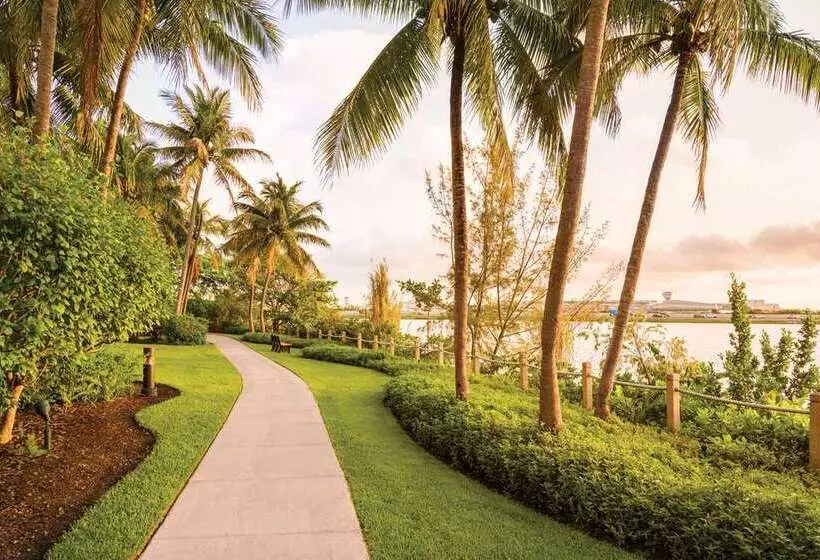 فندق Hilton Miami Airport Blue Lagoon