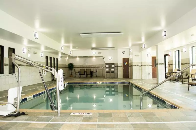 هتل Holiday Inn Express & Suites   Mason City, An Ihg