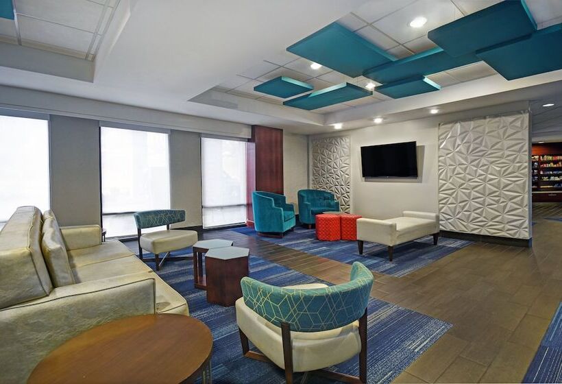 Otel Holiday Inn Express & Suites Cincinnati Riverfront, An Ihg